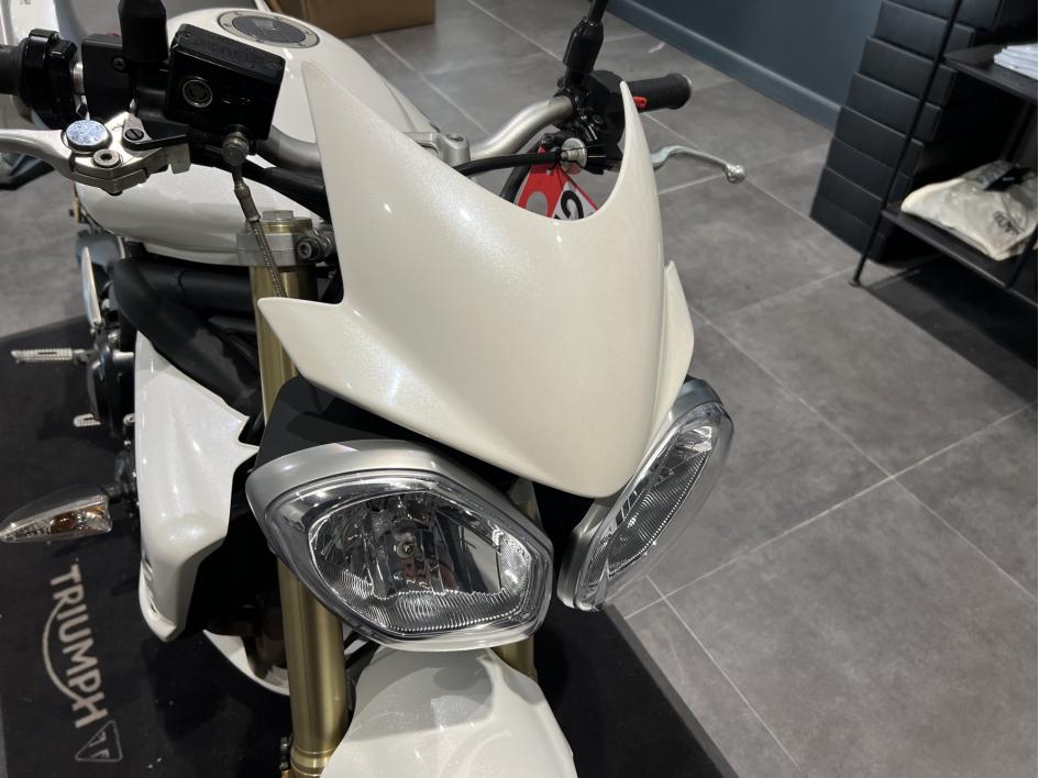 TRIUMPH STREET TRIPLE 675