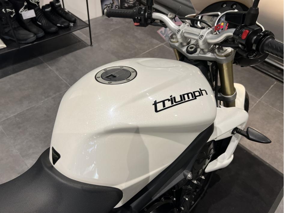 TRIUMPH STREET TRIPLE 675