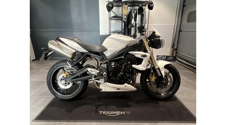 TRIUMPH STREET TRIPLE 675