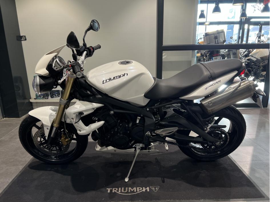 TRIUMPH STREET TRIPLE 675