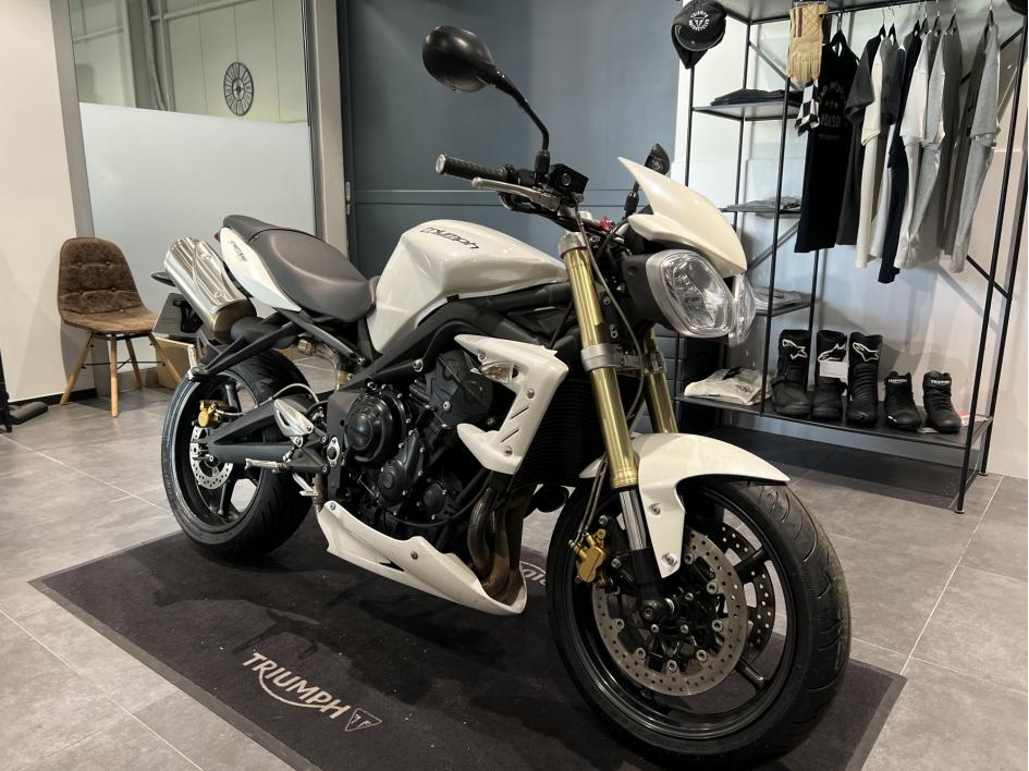 TRIUMPH STREET TRIPLE 675