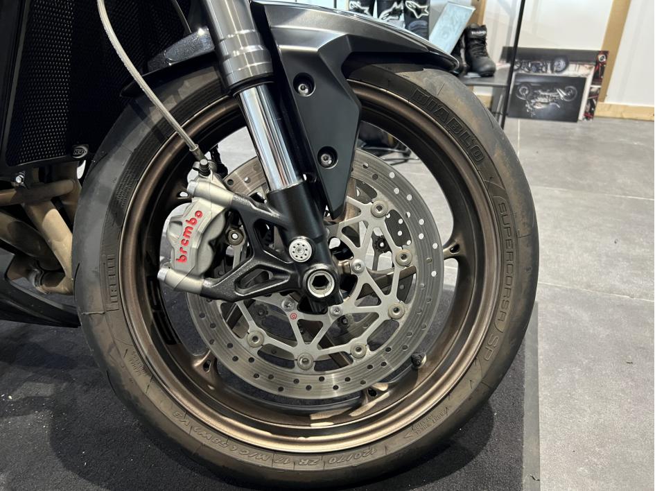 TRIUMPH STREET TRIPLE 765 RS