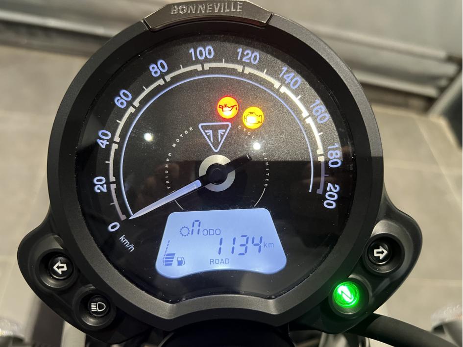 TRIUMPH SCRAMBLER 900 - CHROME EDITION