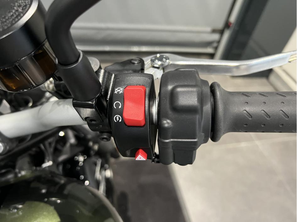 TRIUMPH SCRAMBLER 900 - CHROME EDITION