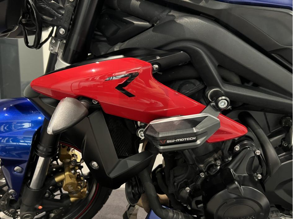 TRIUMPH STREET TRIPLE 675 R