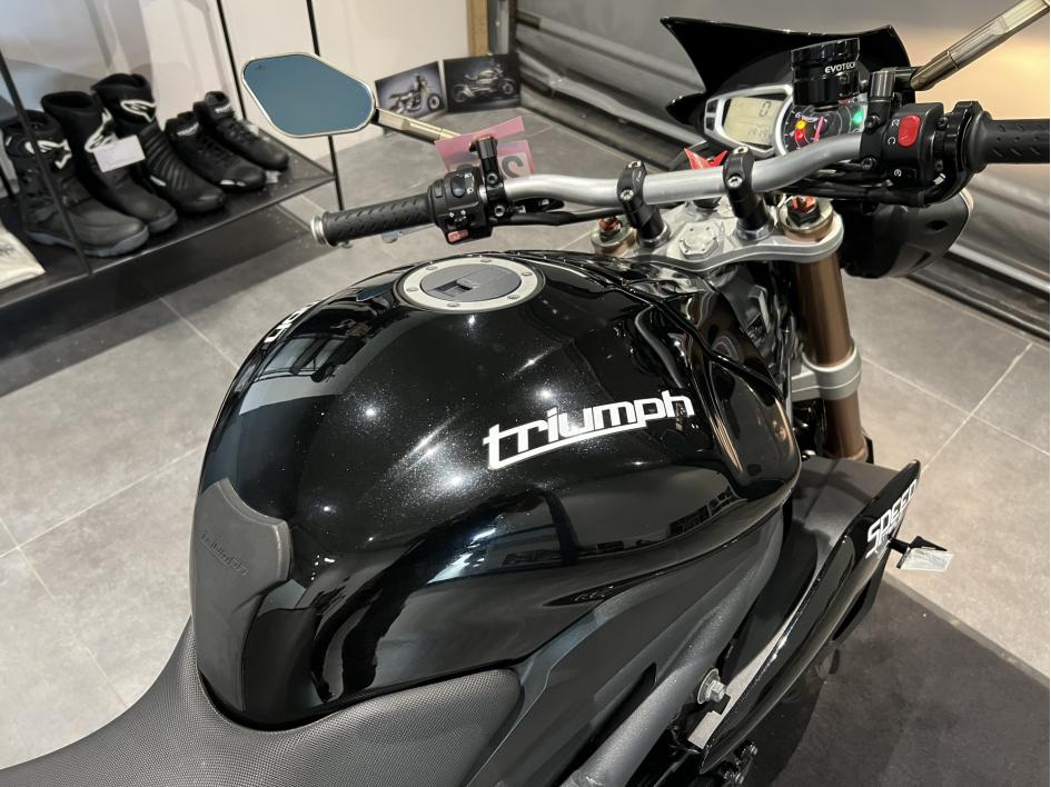 TRIUMPH SPEED TRIPLE 1050